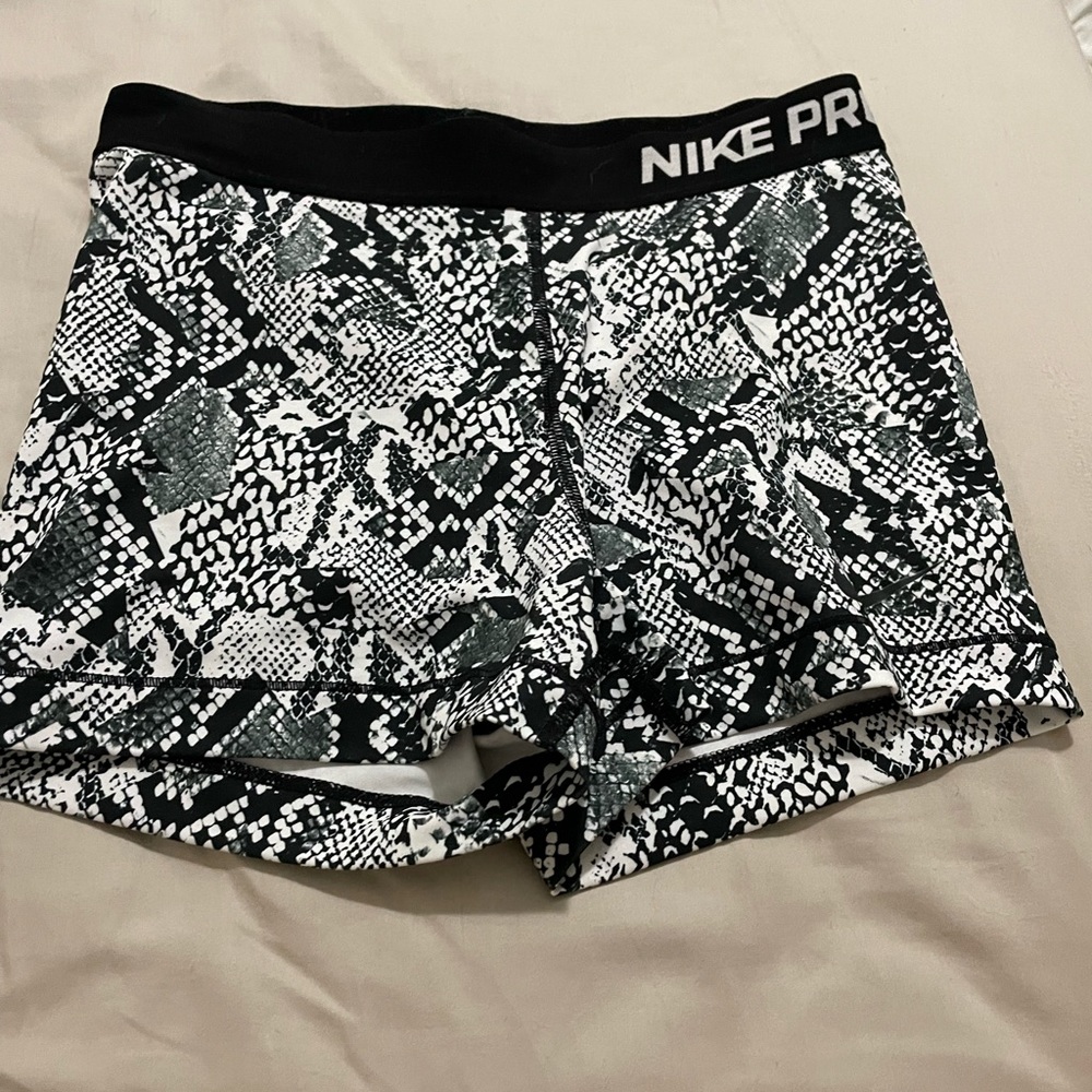 Nike pro snake skin print